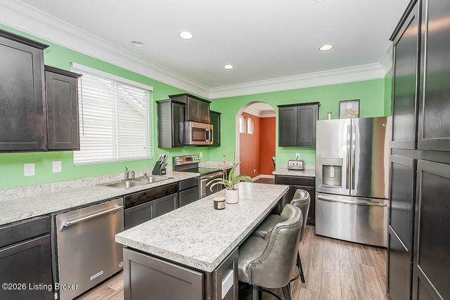 9921 Creek View Estates Dr, Louisville, KY 40291