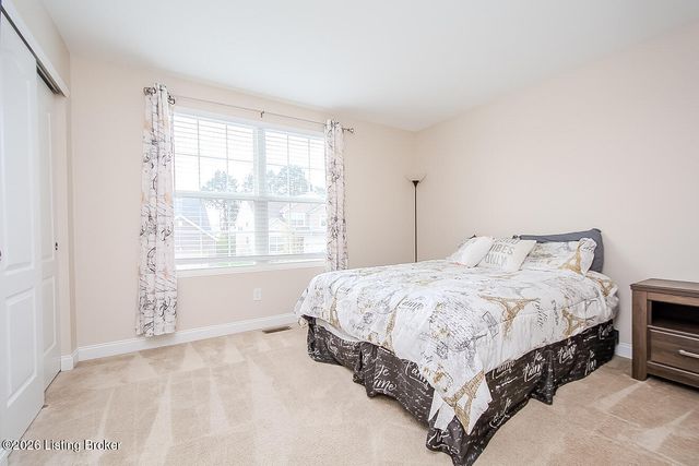 9921 Creek View Estates Dr, Louisville, KY 40291