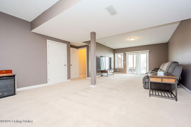 9921 Creek View Estates Dr, Louisville, KY 40291