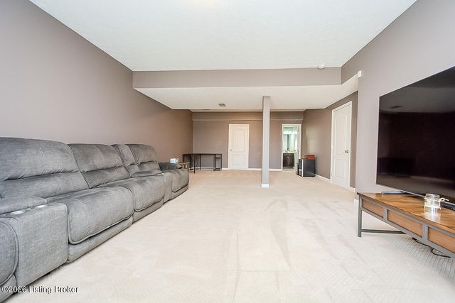 9921 Creek View Estates Dr, Louisville, KY 40291