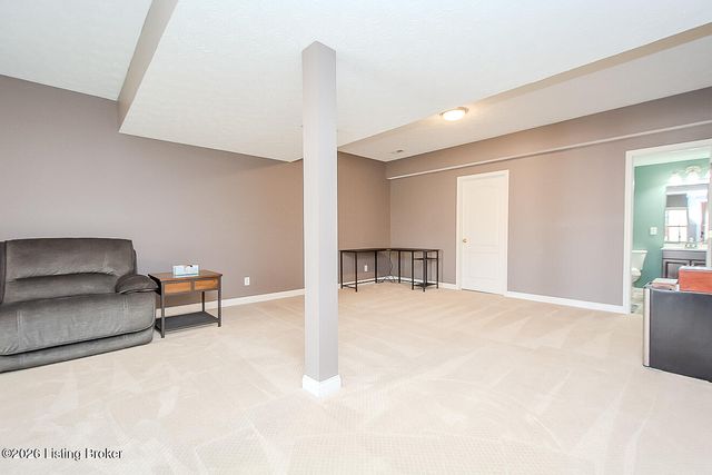 9921 Creek View Estates Dr, Louisville, KY 40291