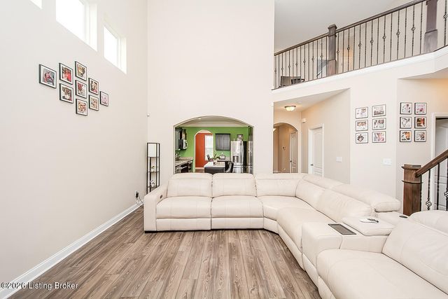 9921 Creek View Estates Dr, Louisville, KY 40291