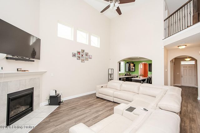 9921 Creek View Estates Dr, Louisville, KY 40291