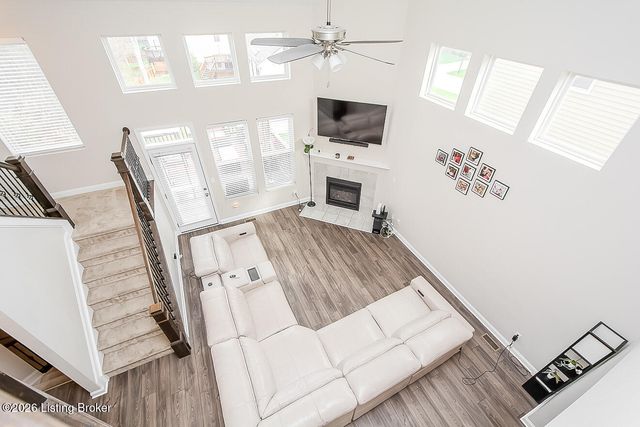 9921 Creek View Estates Dr, Louisville, KY 40291