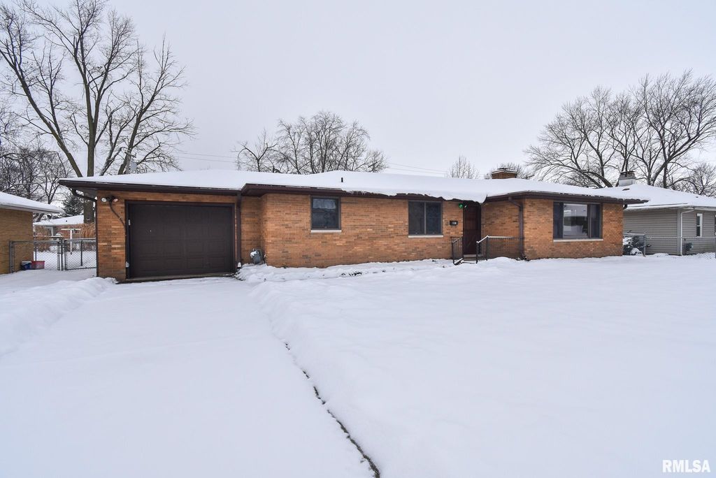 136 W CLARK Street, Morton, IL 61550