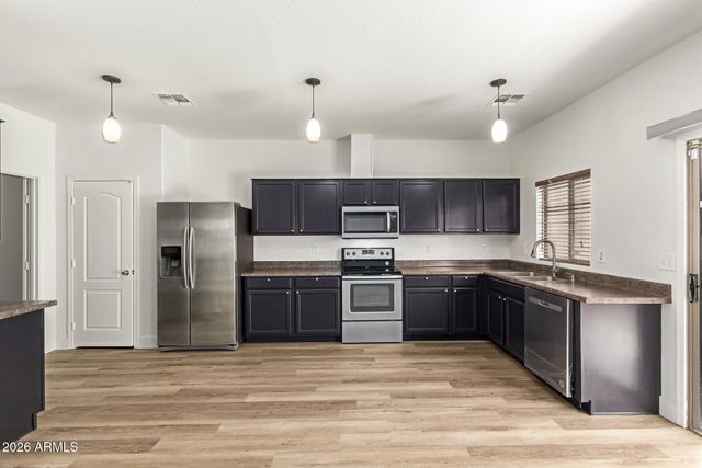 7007 W MERCER Lane, Peoria, AZ 85345