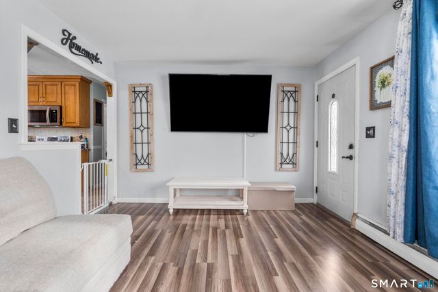 40 Iannotti Lane, Derby, CT 06418