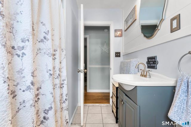 40 Iannotti Lane, Derby, CT 06418