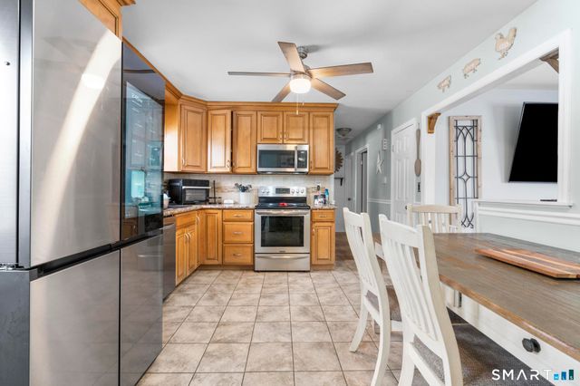 40 Iannotti Lane, Derby, CT 06418