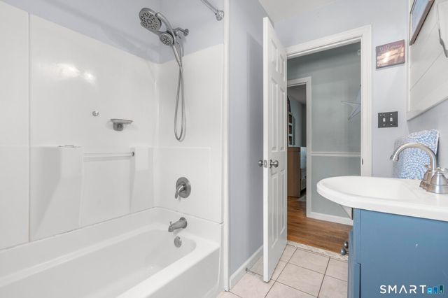 40 Iannotti Lane, Derby, CT 06418