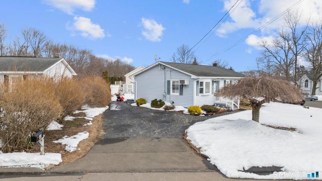 40 Iannotti Lane, Derby, CT 06418