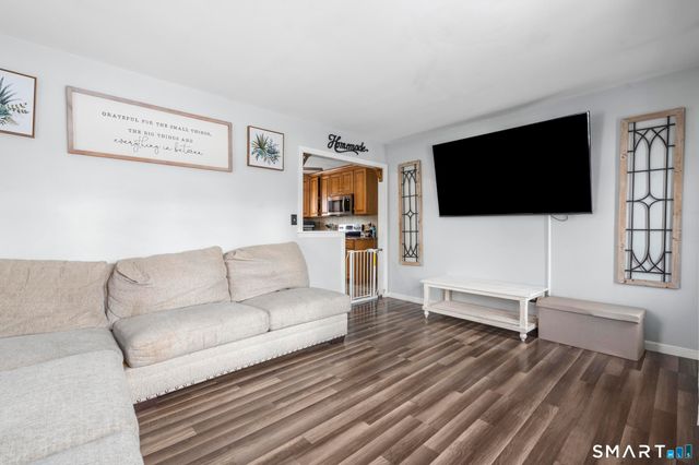 40 Iannotti Lane, Derby, CT 06418