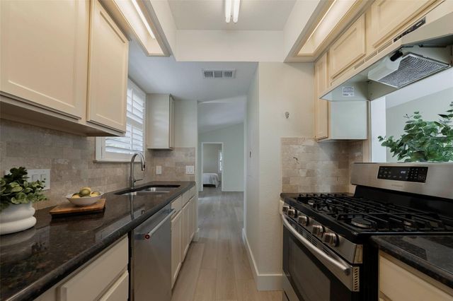 2500 Quarry RD 5, Austin, TX 78703