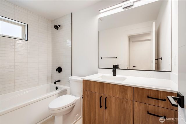 18032 - C Sunnyside Avenue N, Shoreline, WA 98133