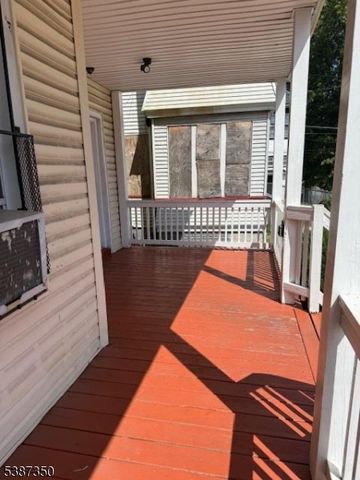 1035 Hunterdon St, Newark City, NJ 07112