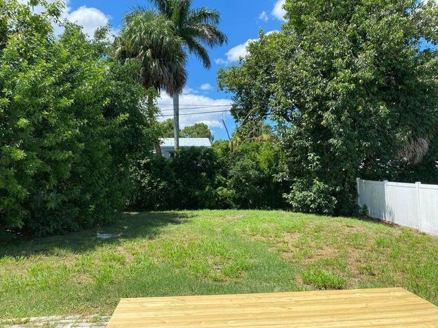 1057 SW Spruce Street, Palm City, FL 34990