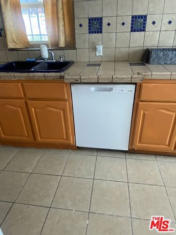 427 E Hardy Street, Inglewood, CA 90301