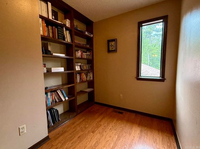 201 Deer Run Lane, Mena, AR 71953