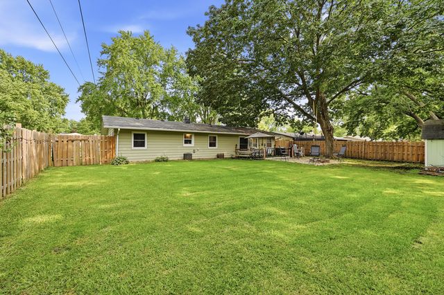 16 Greenbriar Drive, Montgomery, IL 60538