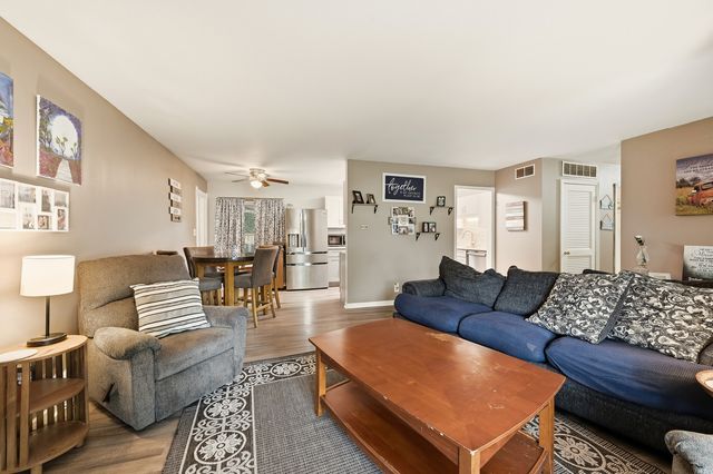 16 Greenbriar Drive, Montgomery, IL 60538