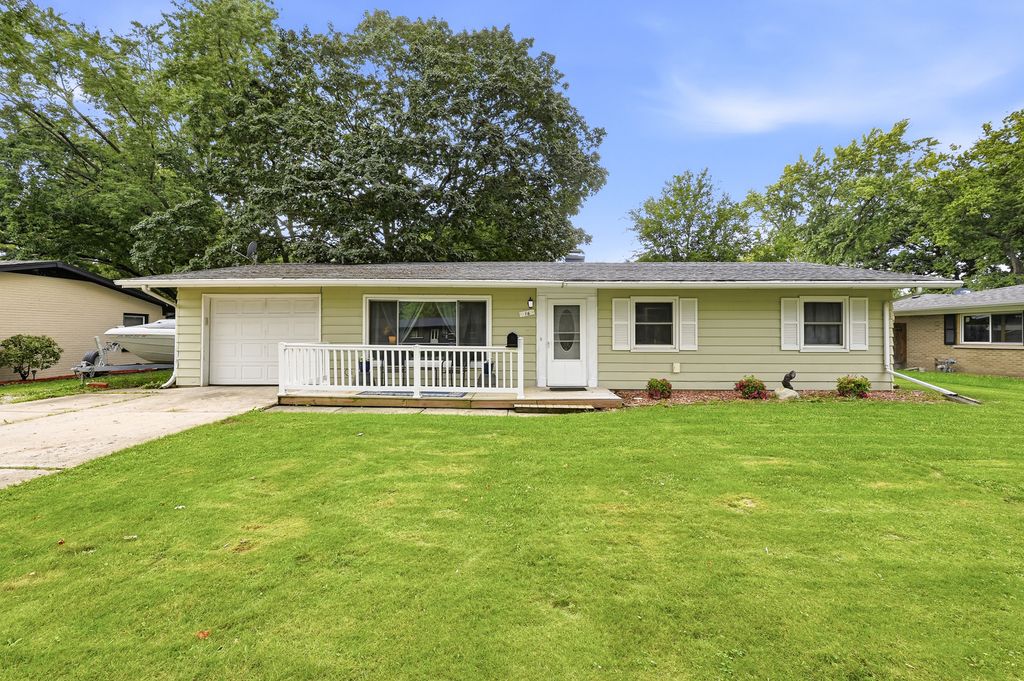 16 Greenbriar Drive, Montgomery, IL 60538