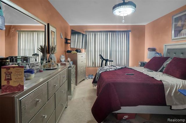 200 Legacy Park Circle, Dearborn Heights, MI 48127