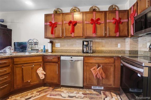 200 Legacy Park Circle, Dearborn Heights, MI 48127