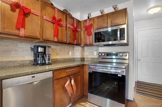 200 Legacy Park Circle, Dearborn Heights, MI 48127