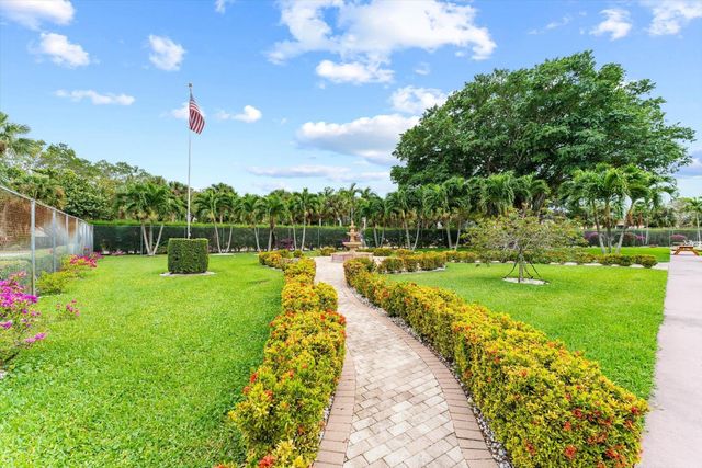 719 Lori Drive 204, Palm Springs, FL 33461