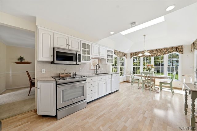 418 Woodward Crescent, West Seneca, NY 14224