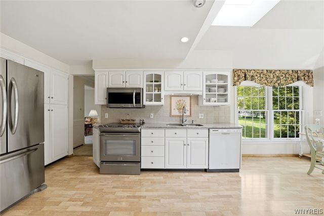 418 Woodward Crescent, West Seneca, NY 14224