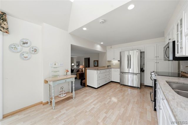 418 Woodward Crescent, West Seneca, NY 14224