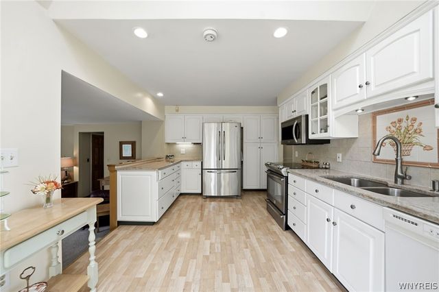 418 Woodward Crescent, West Seneca, NY 14224