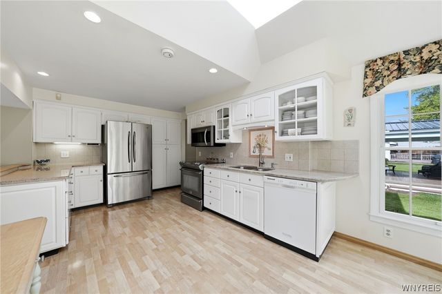 418 Woodward Crescent, West Seneca, NY 14224