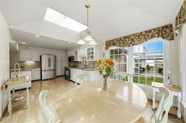 418 Woodward Crescent, West Seneca, NY 14224