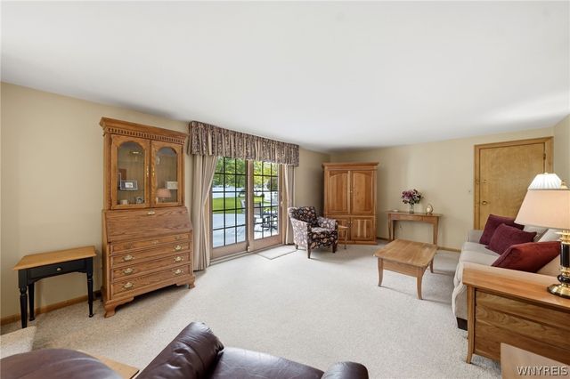 418 Woodward Crescent, West Seneca, NY 14224
