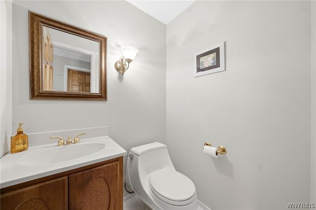418 Woodward Crescent, West Seneca, NY 14224