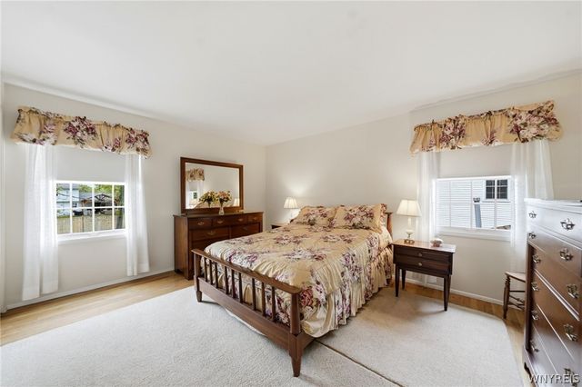 418 Woodward Crescent, West Seneca, NY 14224