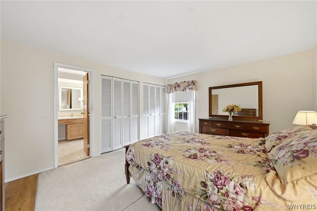 418 Woodward Crescent, West Seneca, NY 14224