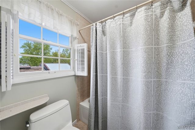 418 Woodward Crescent, West Seneca, NY 14224