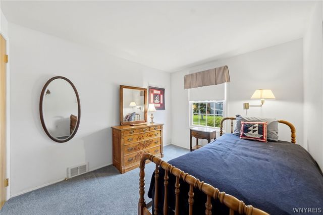 418 Woodward Crescent, West Seneca, NY 14224