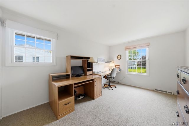 418 Woodward Crescent, West Seneca, NY 14224