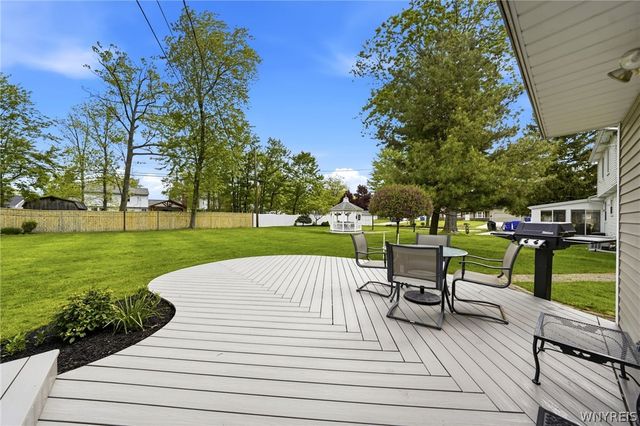 418 Woodward Crescent, West Seneca, NY 14224