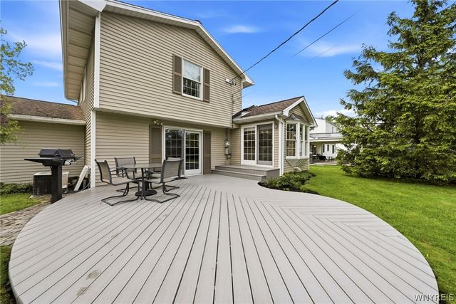 418 Woodward Crescent, West Seneca, NY 14224
