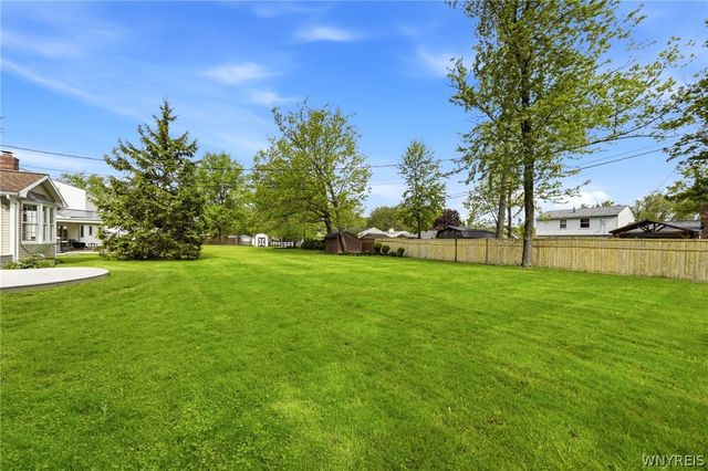 418 Woodward Crescent, West Seneca, NY 14224