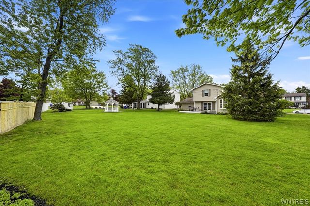 418 Woodward Crescent, West Seneca, NY 14224