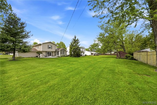 418 Woodward Crescent, West Seneca, NY 14224