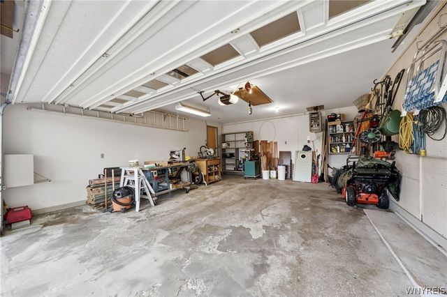 418 Woodward Crescent, West Seneca, NY 14224
