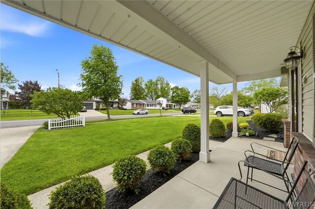 418 Woodward Crescent, West Seneca, NY 14224