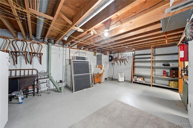 418 Woodward Crescent, West Seneca, NY 14224